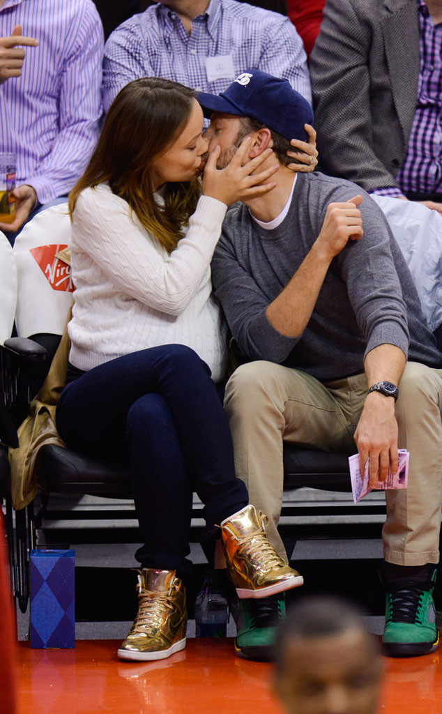 Olivia Wilde And Jason Sudeikis Share Passionate Courtside Kiss E Online Ca